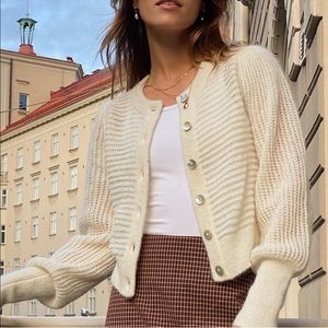Aritzia alessia puff cardigan